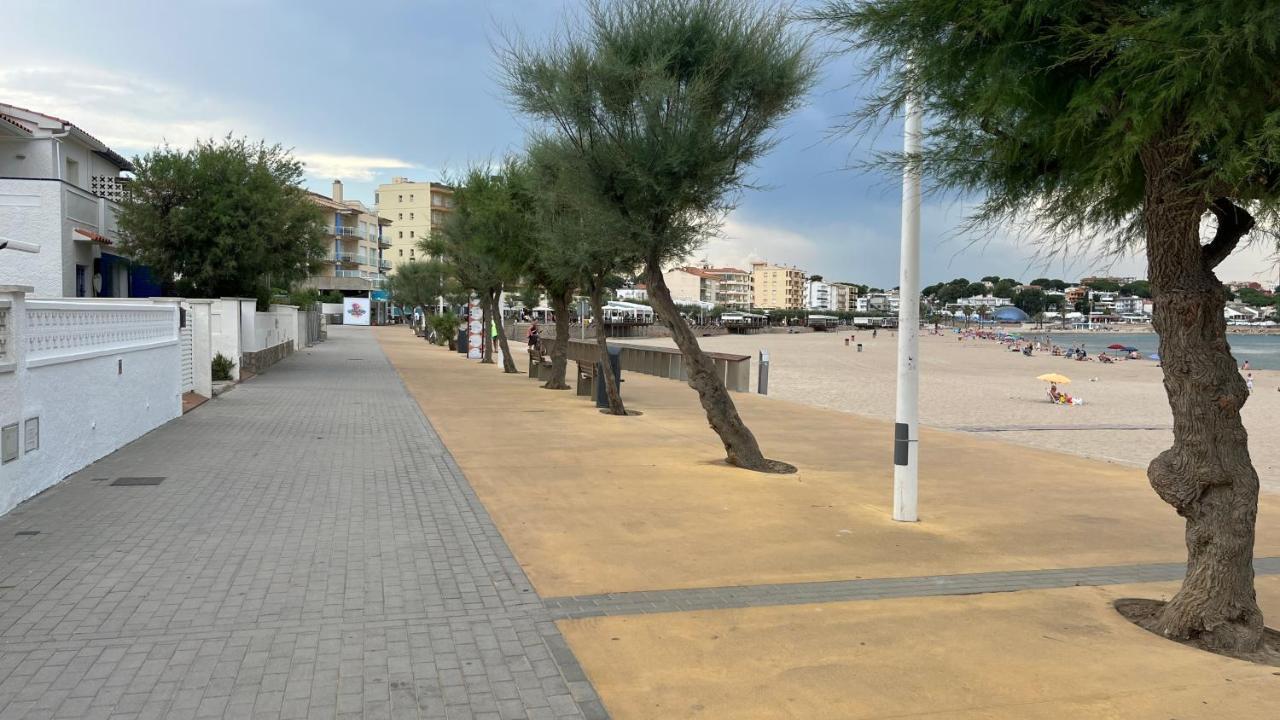 Apartamento En La Playa. Free Parking. Free Wifi L' Escala Extérieur photo